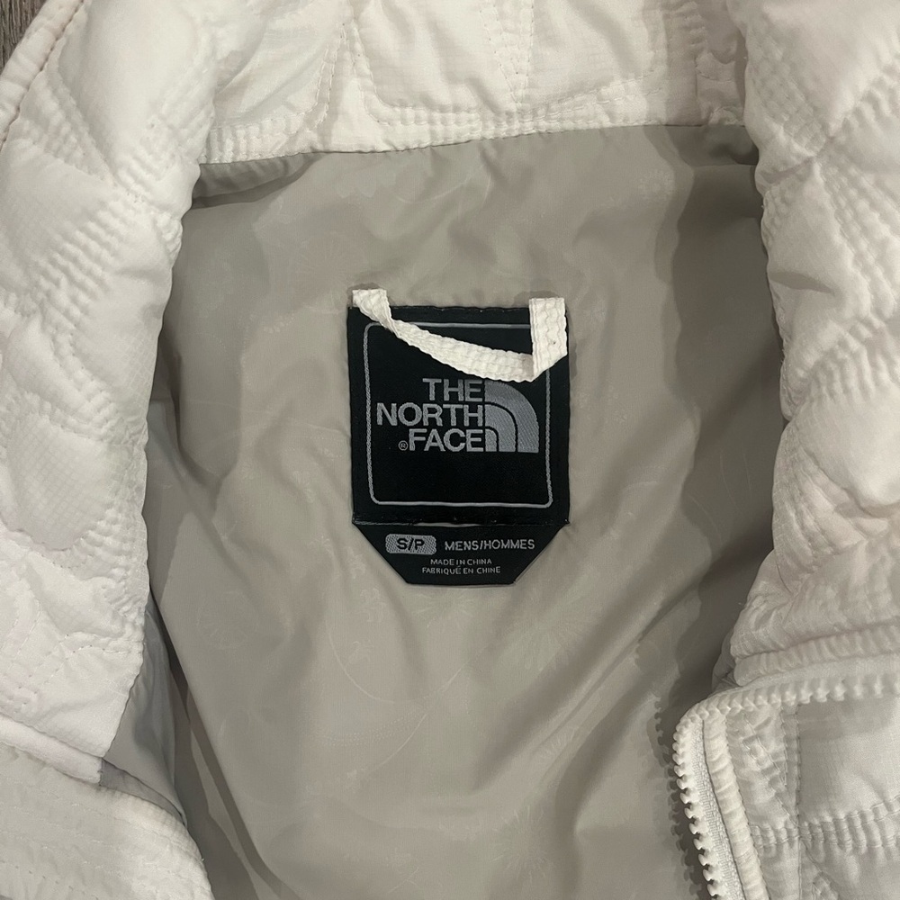 🧥 The North Face Insulated White Quilted Vest – Size S (Men’s/Unisex) - Picture 14 of 14